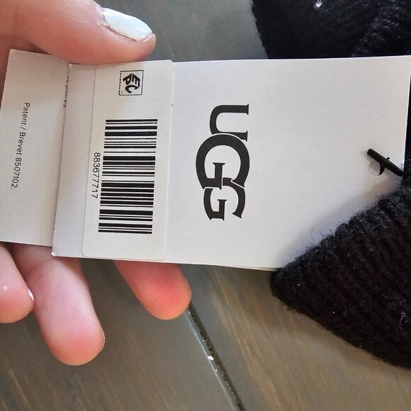 NWT UGG Men's Quilted Nylon Gloves Size Small - Picture 10 of 16